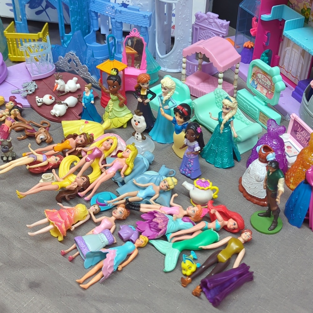 Huge lot of Disney playsets, Polly pocket‎ princess dolls & story stackers - Picture 8 of 16